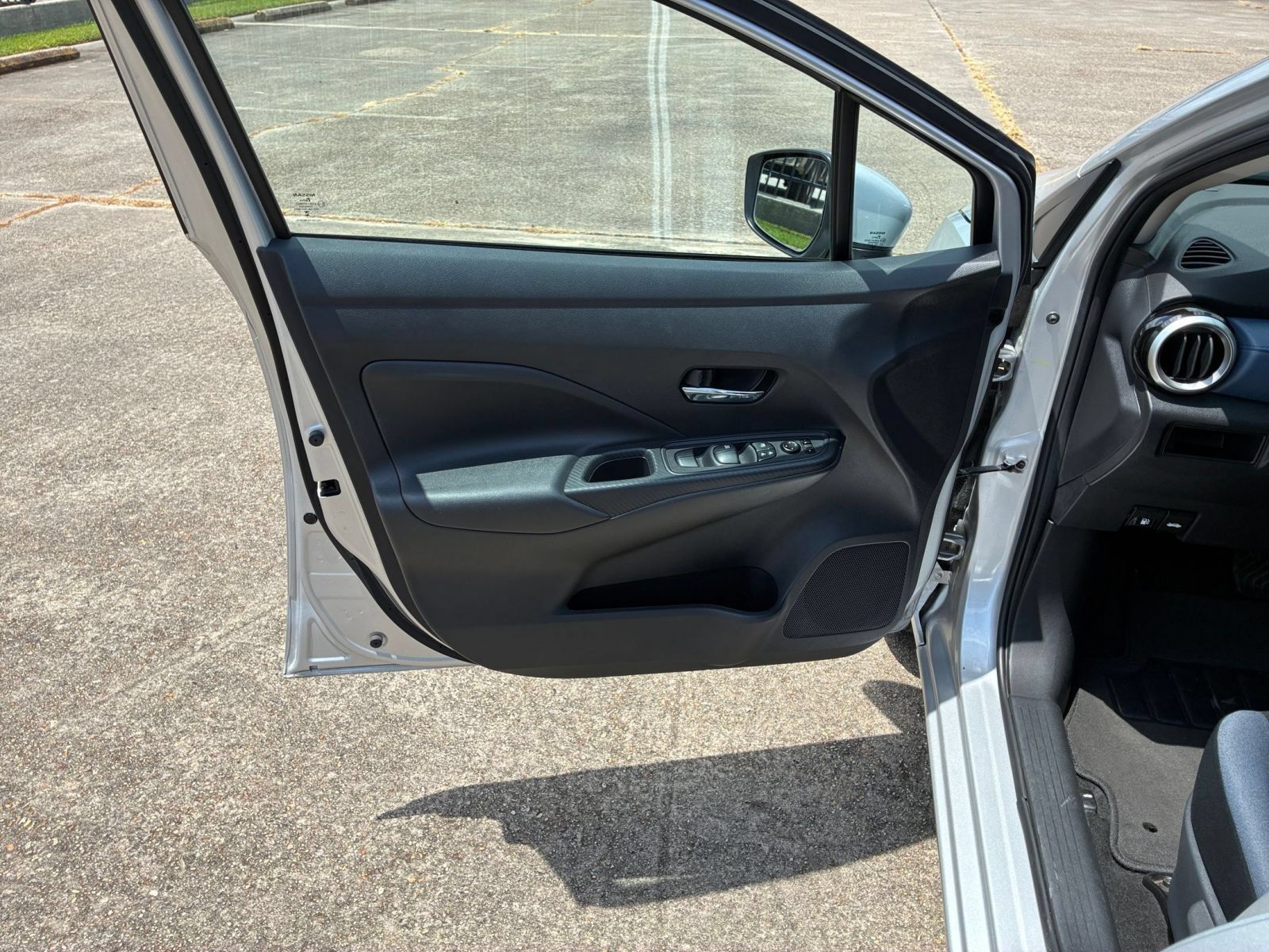 Used 2025 Nissan Versa SV FWD image 18