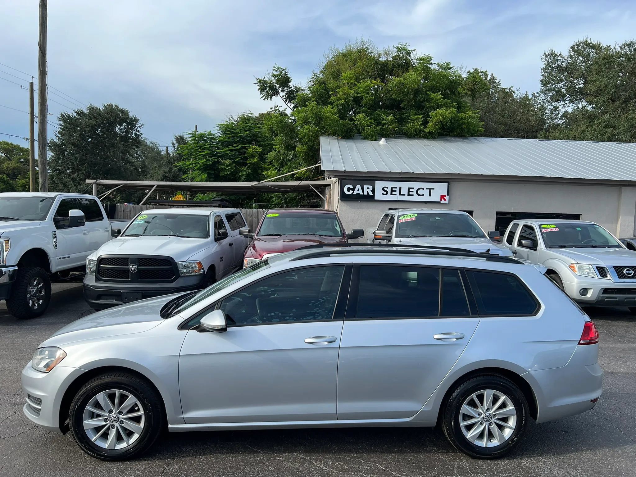 Used 2017 Volkswagen Golf S FWD image 8