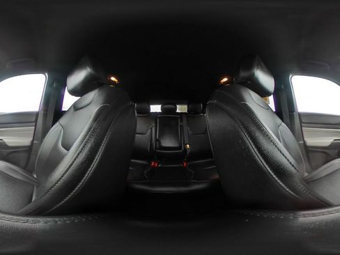 Used 2025 Jeep Compass Limited image 47