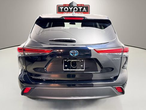 Certified 2023 Toyota Highlander LE image 6