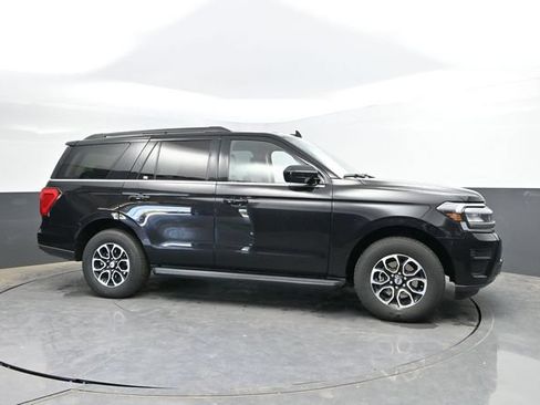 Used 2024 Ford Expedition XLT AWD/4WD image 4