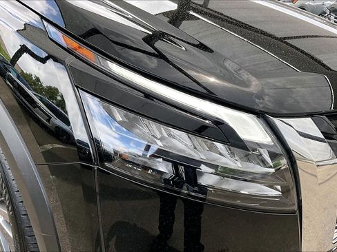 Certified 2025 Nissan Pathfinder SV FWD image 27