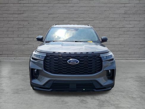 Used 2025 Ford Explorer ST-Line AWD/4WD image 2