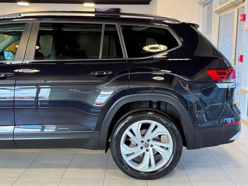 Used 2023 Volkswagen Atlas SE w/ Panoramic Sunroof Package AWD/4WD image 9