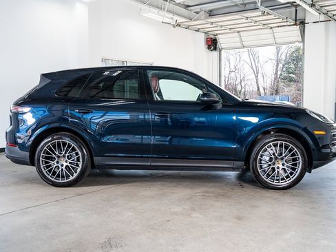 Used 2022 Porsche Cayenne Platinum Edition image 5