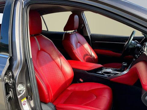 Used 2019 Toyota Camry XSE image 7