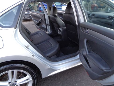 Used 2015 Volkswagen Passat 1.8T SE image 16