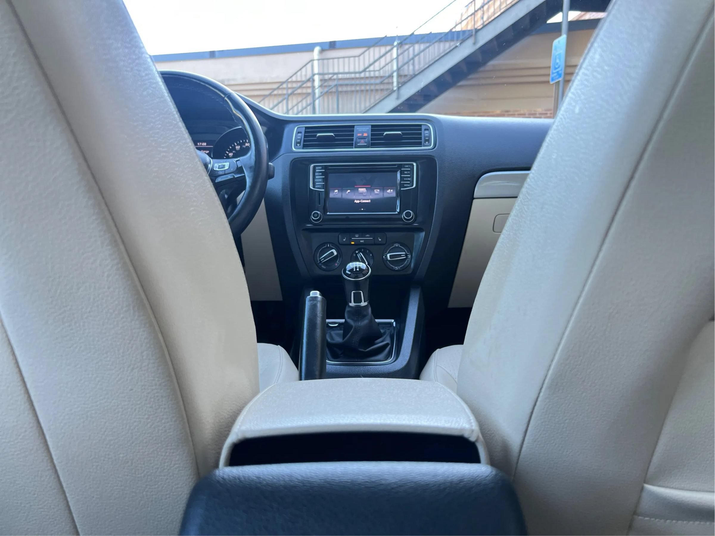 Used 2017 Volkswagen Jetta SE FWD image 40