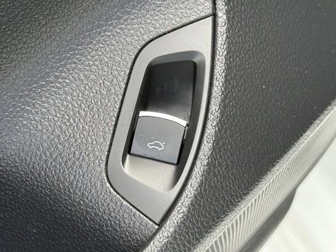 Used 2017 Volkswagen Passat 1.8T SE FWD image 12