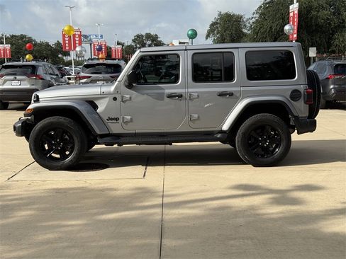 Used 2021 Jeep Wrangler Unlimited Sahara image 9