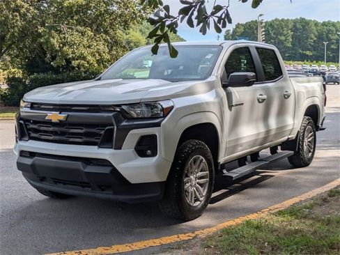 Used 2023 Chevrolet Colorado LT w/ LT Convenience Package II image 5