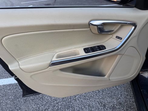 Used 2013 Volvo S60 T5 image 29