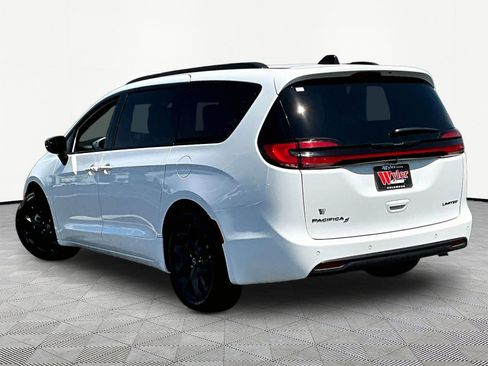 Used 2026 Chrysler Pacifica Limited w/ S Appearance Package FWD image 4