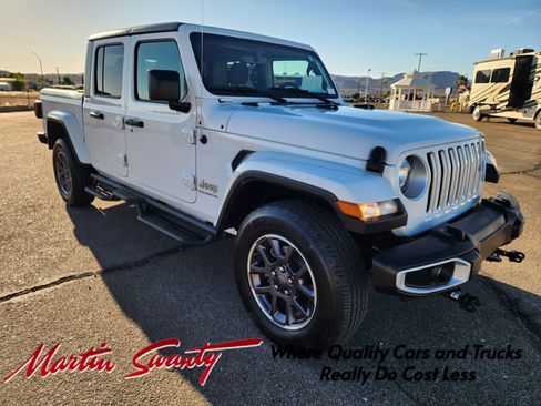 Used 2023 Jeep Gladiator Overland AWD/4WD image 1