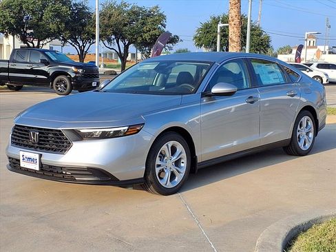 Certified 2025 Honda Accord LX image 3