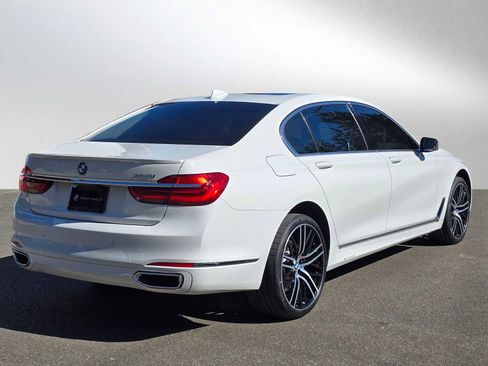 Used 2018 BMW 750i RWD image 3