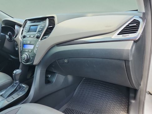 Used 2014 Hyundai Santa Fe GLS FWD image 17