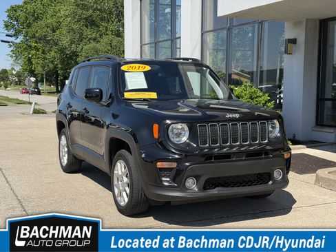 Used 2019 Jeep Renegade Latitude w/ Cold Weather Group AWD/4WD image 1
