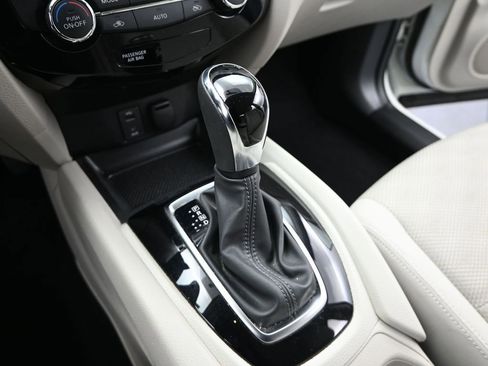 Used 2018 Nissan Rogue Sport SV image 19