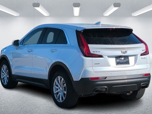 Used 2019 Cadillac XT4 Luxury w/ Cold Weather Package image 3