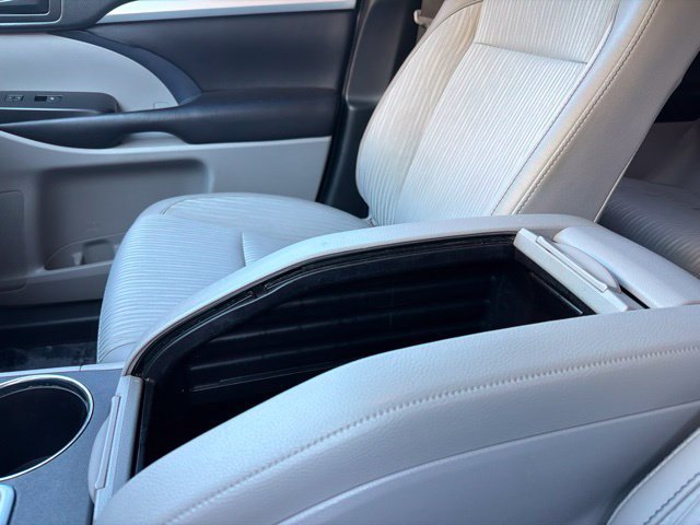 Used 2019 Toyota Highlander Plus FWD image 34