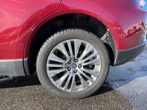 Certified 2021 Toyota Venza XLE image 10