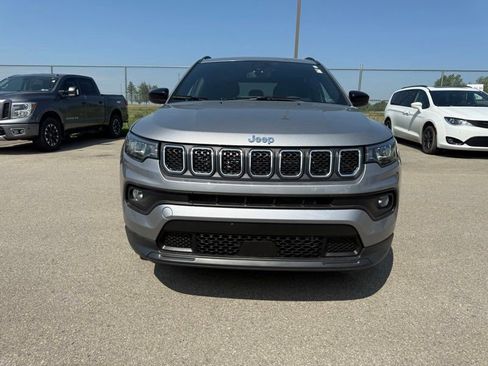 Used 2023 Jeep Compass Latitude AWD/4WD image 2