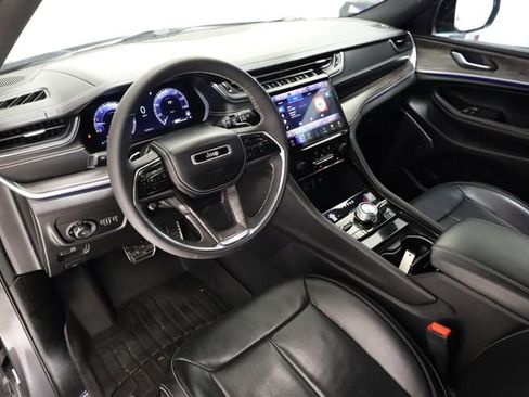 Used 2023 Jeep Grand Cherokee Overland AWD/4WD image 12