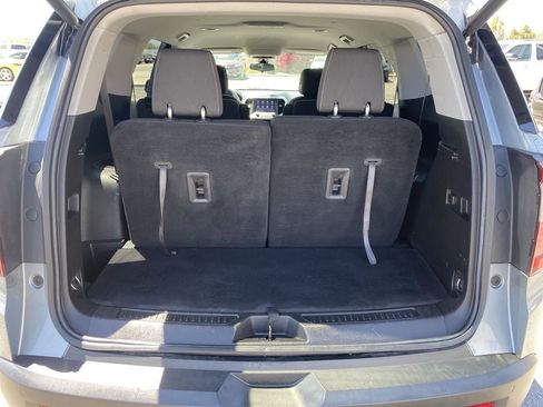 Used 2023 GMC Acadia SLE w/ Driver Convenience Package FWD image 25