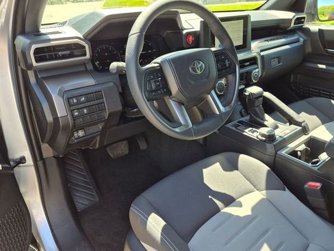 Used 2025 Toyota Tacoma TRD Off-Road AWD/4WD image 11