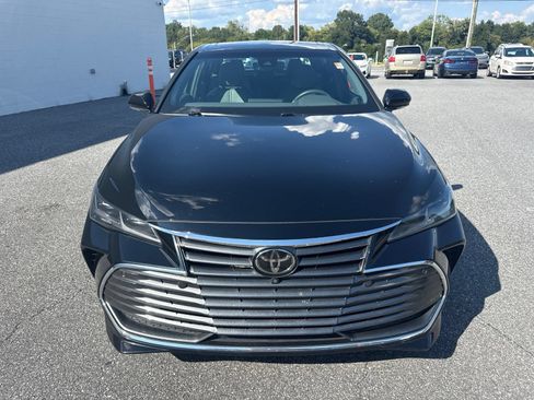 Used 2019 Toyota Avalon Limited w/ Advanced Safety Package FWD image 2