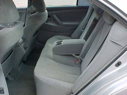 Used 2010 Toyota Camry LE FWD image 15