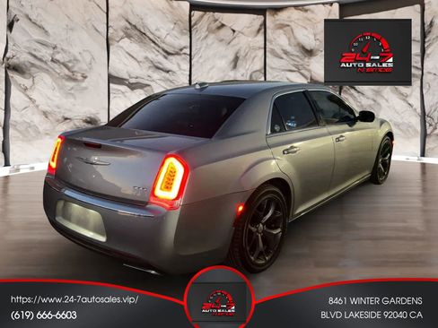 Used 2015 Chrysler 300 Limited image 8