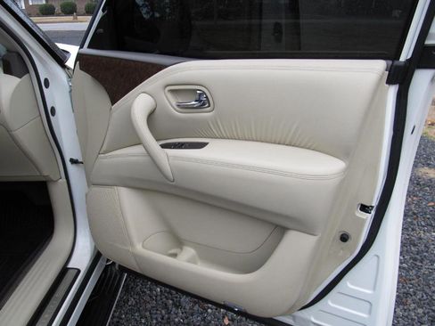 Used 2017 INFINITI QX80 2WD w/ Driver Assistance Package image 43