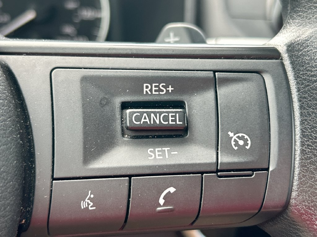 Used 2023 Nissan Rogue S AWD/4WD image 17