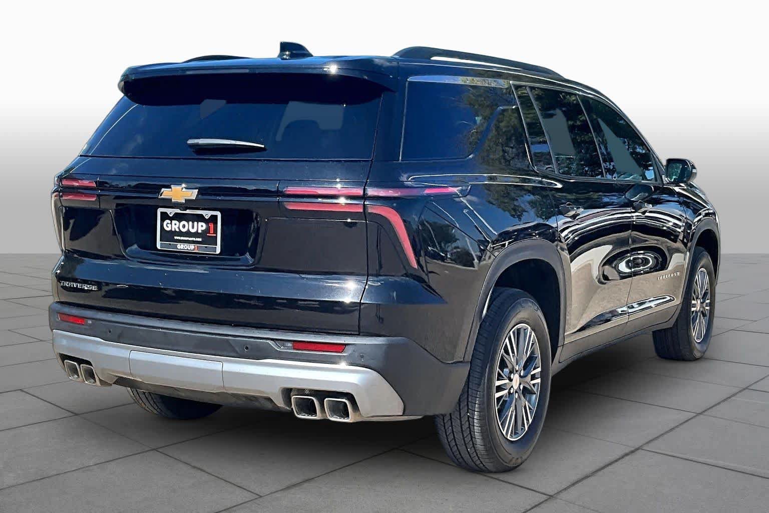 Used 2026 Chevrolet Traverse LT FWD image 13