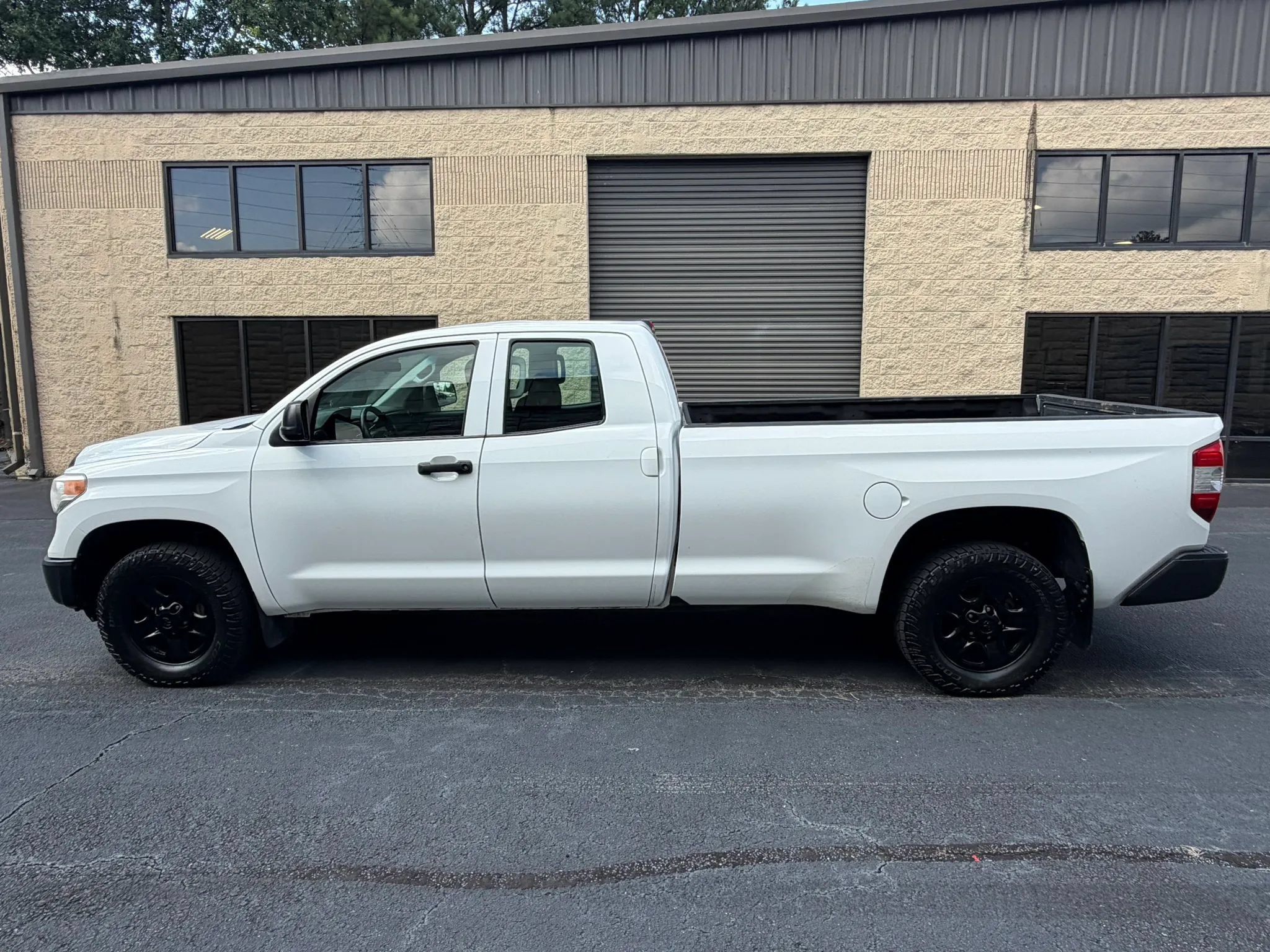 Used 2017 Toyota Tundra SR AWD/4WD image 9