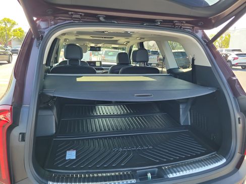 Used 2022 Kia Telluride SX w/ Towing Package FWD image 5