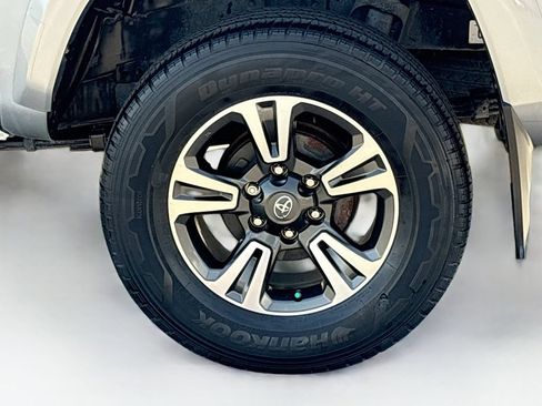 Used 2019 Toyota Tacoma TRD Sport w/ Technology Package RWD image 30