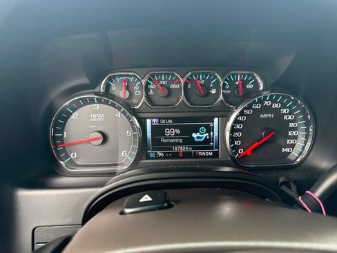 Used 2015 Chevrolet Suburban LT RWD image 9