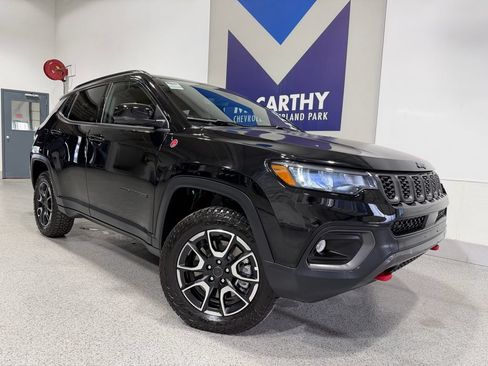 Used 2026 Jeep Compass Trailhawk AWD/4WD image 2