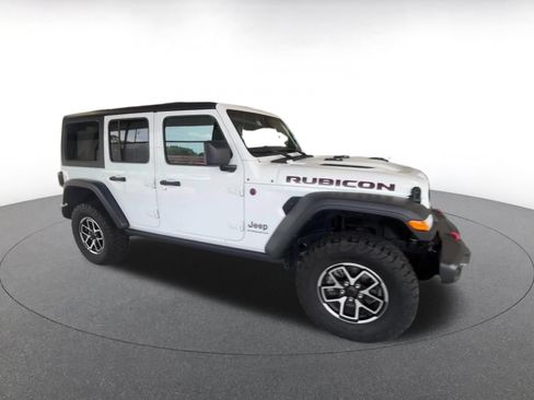 Used 2025 Jeep Wrangler Unlimited Rubicon AWD/4WD image 2