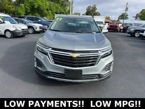 Used 2023 Chevrolet Equinox LT image 2