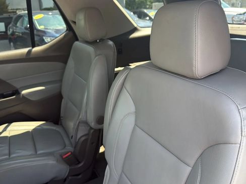 Used 2019 Chevrolet Traverse LT w/ LT Premium Package AWD/4WD image 19