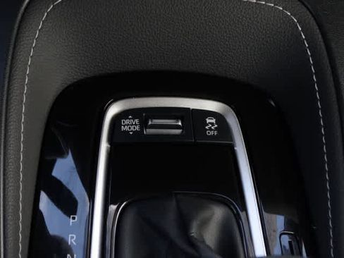 Used 2025 Toyota Corolla SE image 33