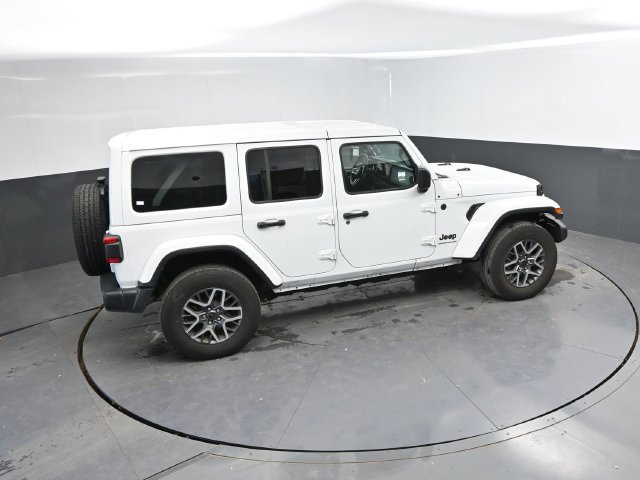 Used 2025 Jeep Wrangler Unlimited Sahara AWD/4WD image 36