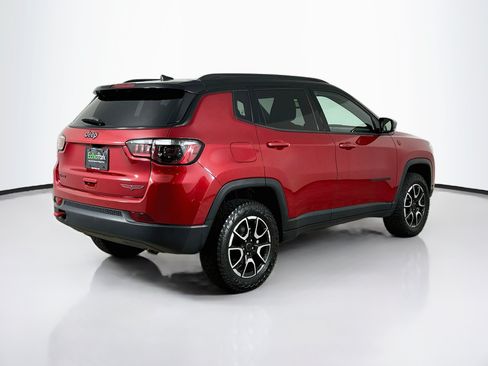 Used 2025 Jeep Compass Trailhawk AWD/4WD image 9