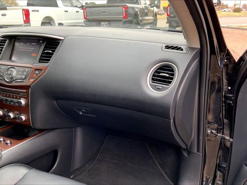 Used 2019 Nissan Pathfinder Platinum image 18