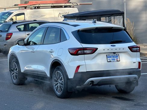 Used 2024 Ford Escape SE image 4