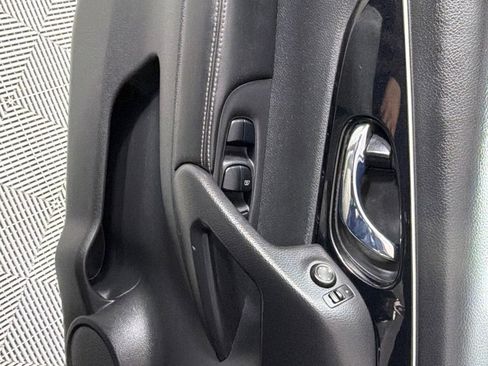 Used 2017 Nissan Rogue Sport SL w/ SL Premium Package image 8